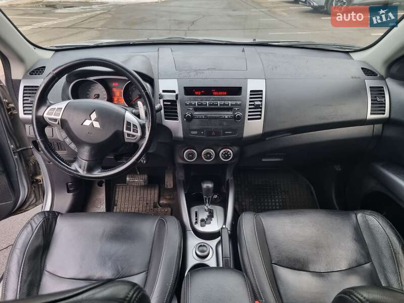 Позашляховик / Кросовер Mitsubishi Outlander XL 2008 в Києві