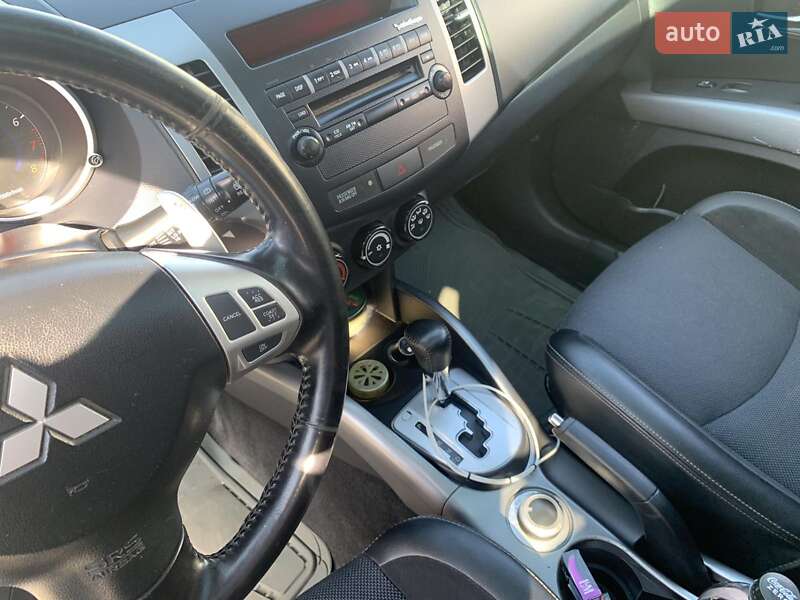 Внедорожник / Кроссовер Mitsubishi Outlander XL 2008 в Жовкве