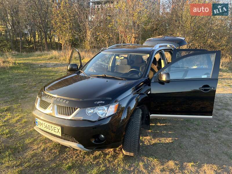 Внедорожник / Кроссовер Mitsubishi Outlander XL 2008 в Житомире