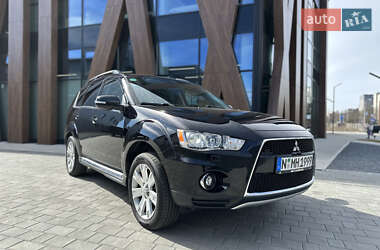 Позашляховик / Кросовер Mitsubishi Outlander XL 2010 в Луцьку