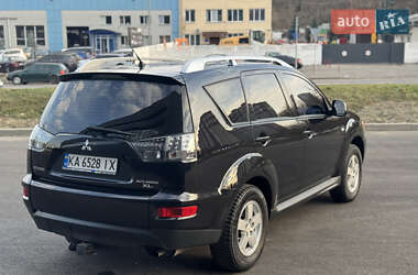 Позашляховик / Кросовер Mitsubishi Outlander XL 2010 в Києві