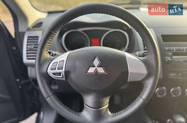 Позашляховик / Кросовер Mitsubishi Outlander XL 2010 в Києві