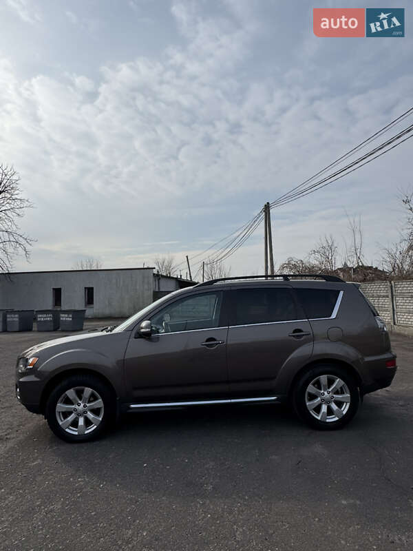 Позашляховик / Кросовер Mitsubishi Outlander XL 2011 в Львові фото 5 Позашляховик / Кросовер Mitsubishi Outlander XL 2011 в Львові