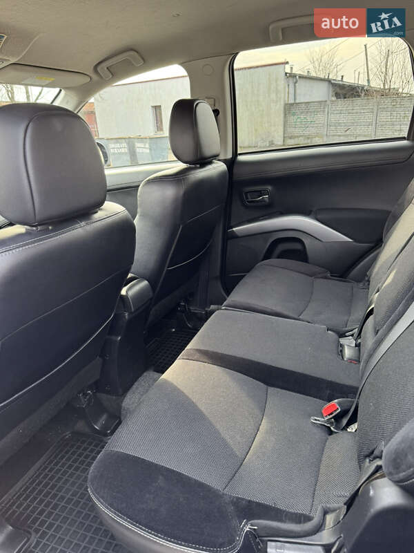 Позашляховик / Кросовер Mitsubishi Outlander XL 2011 в Львові фото 11 Позашляховик / Кросовер Mitsubishi Outlander XL 2011 в Львові
