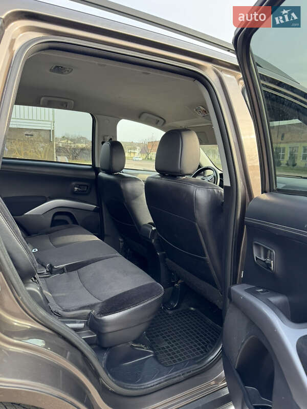 Позашляховик / Кросовер Mitsubishi Outlander XL 2011 в Львові фото 13 Позашляховик / Кросовер Mitsubishi Outlander XL 2011 в Львові