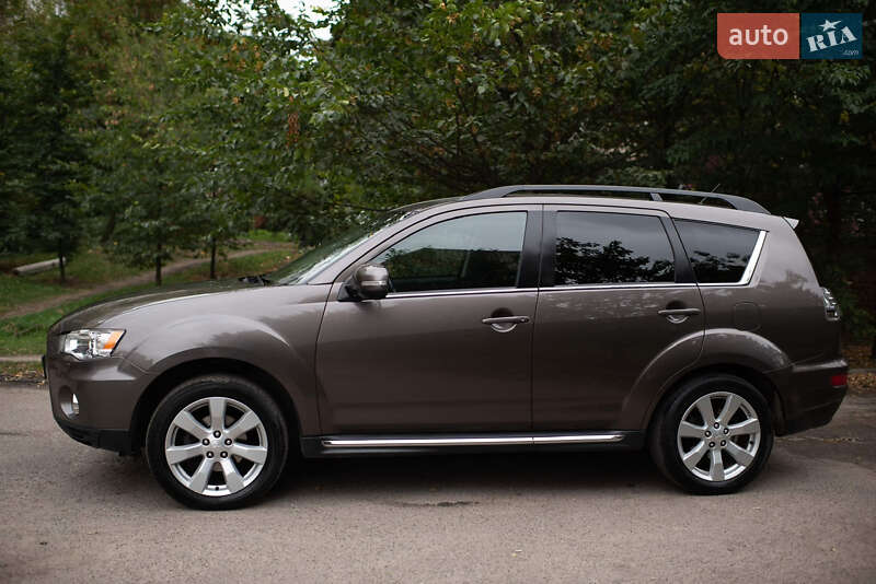 Внедорожник / Кроссовер Mitsubishi Outlander XL 2010 в Киеве