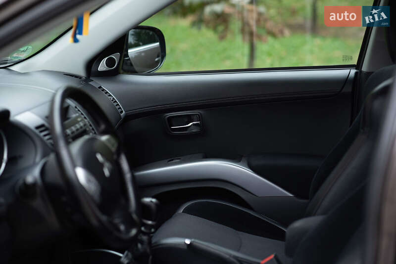 Внедорожник / Кроссовер Mitsubishi Outlander XL 2010 в Киеве