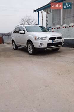Внедорожник / Кроссовер Mitsubishi Outlander XL 2012 в Каменец-Подольском