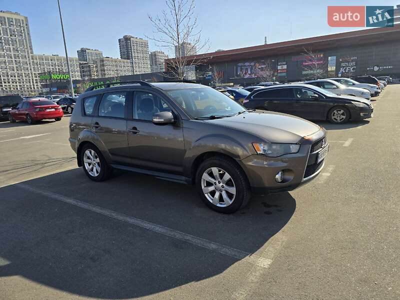 Mitsubishi Outlander XL 2012