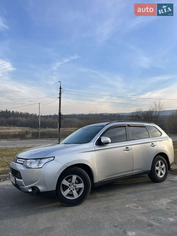Mitsubishi Outlander XL 2012