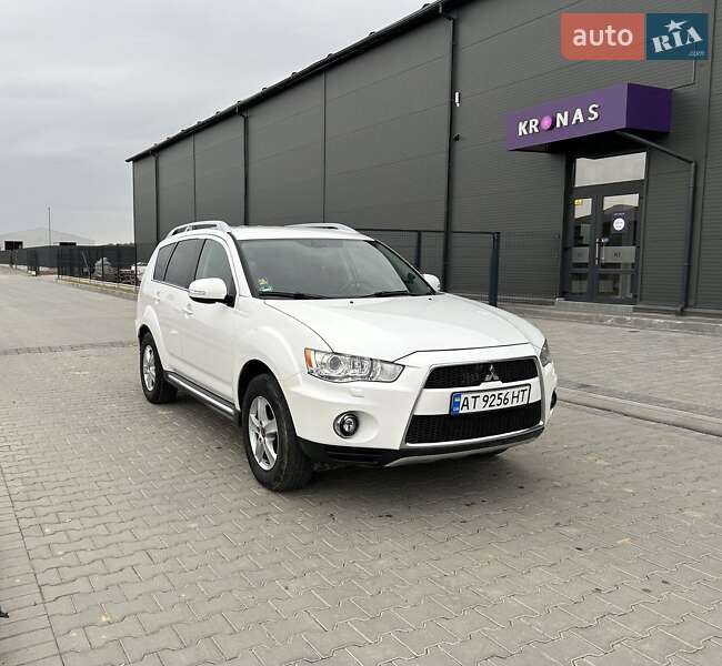 Mitsubishi Outlander XL 2010