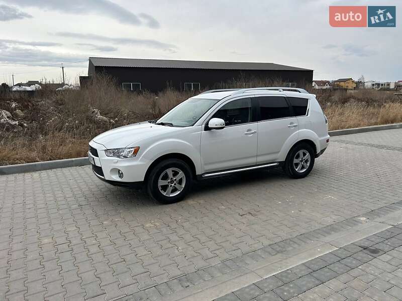 Внедорожник / Кроссовер Mitsubishi Outlander XL 2010 в Ивано-Франковске