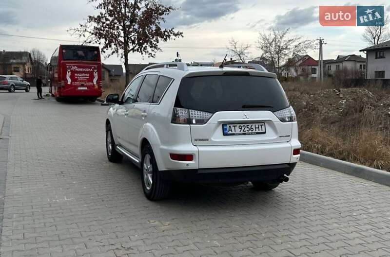 Внедорожник / Кроссовер Mitsubishi Outlander XL 2010 в Ивано-Франковске