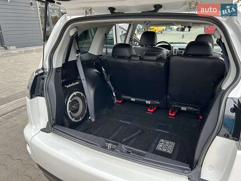 Внедорожник / Кроссовер Mitsubishi Outlander XL 2010 в Ивано-Франковске