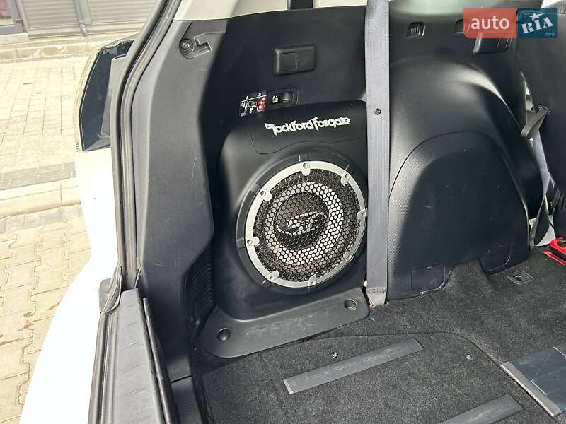 Внедорожник / Кроссовер Mitsubishi Outlander XL 2010 в Ивано-Франковске