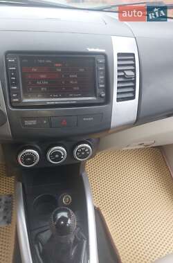 Позашляховик / Кросовер Mitsubishi Outlander XL 2008 в 