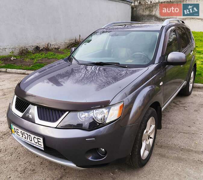 Позашляховик / Кросовер Mitsubishi Outlander XL 2008 в Дніпрі