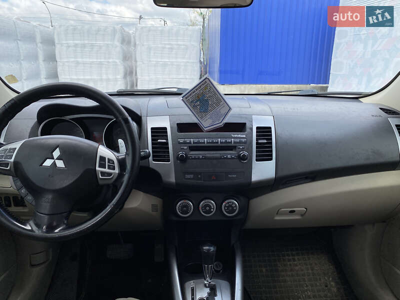 Позашляховик / Кросовер Mitsubishi Outlander XL 2008 в Миколаєві