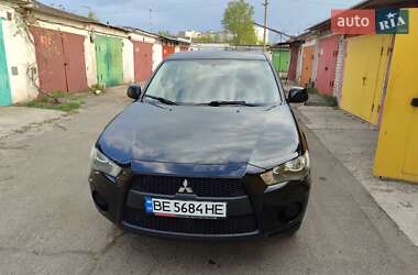Внедорожник / Кроссовер Mitsubishi Outlander XL 2011 в 