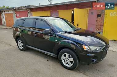 Внедорожник / Кроссовер Mitsubishi Outlander XL 2011 в 