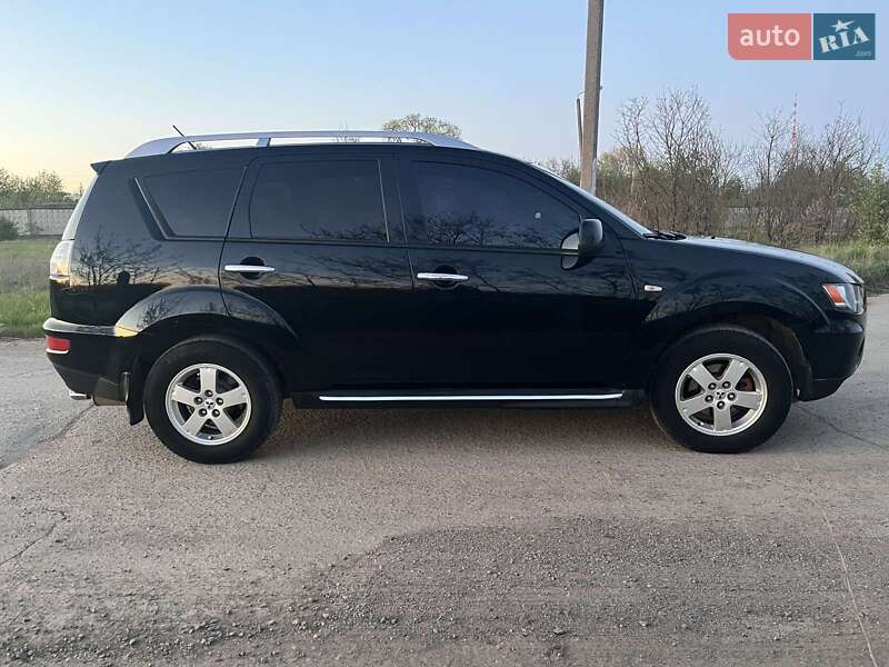 Внедорожник / Кроссовер Mitsubishi Outlander XL 2010 в Черновцах