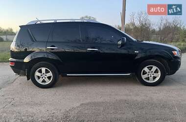 Позашляховик / Кросовер Mitsubishi Outlander XL 2010 в 