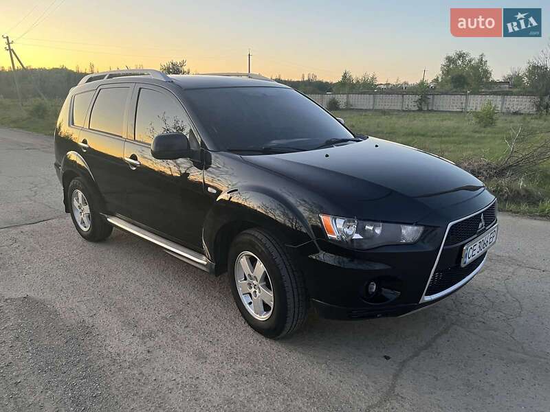 Внедорожник / Кроссовер Mitsubishi Outlander XL 2010 в Черновцах