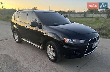 Позашляховик / Кросовер Mitsubishi Outlander XL 2010 в 