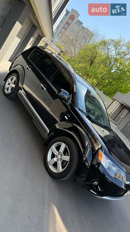 Внедорожник / Кроссовер Mitsubishi Outlander XL 2009 в Белой Церкви