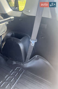 Позашляховик / Кросовер Mitsubishi Outlander XL 2010 в 
