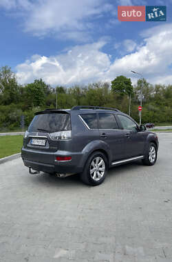 Внедорожник / Кроссовер Mitsubishi Outlander XL 2010 в 
