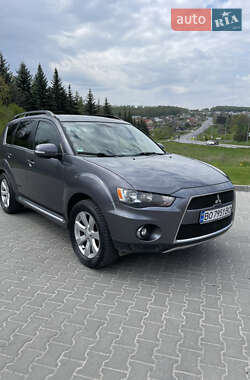 Внедорожник / Кроссовер Mitsubishi Outlander XL 2010 в 