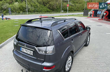 Внедорожник / Кроссовер Mitsubishi Outlander XL 2010 в 