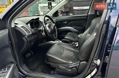 Позашляховик / Кросовер Mitsubishi Outlander XL 2011 в 