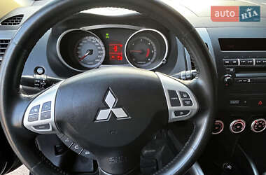 Позашляховик / Кросовер Mitsubishi Outlander XL 2008 в 