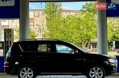 Позашляховик / Кросовер Mitsubishi Outlander XL 2010 в 