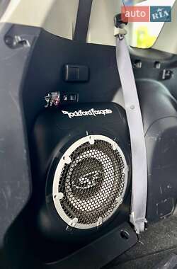 Позашляховик / Кросовер Mitsubishi Outlander XL 2010 в 