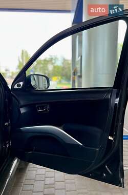 Позашляховик / Кросовер Mitsubishi Outlander XL 2010 в 