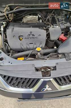 Позашляховик / Кросовер Mitsubishi Outlander XL 2008 в 