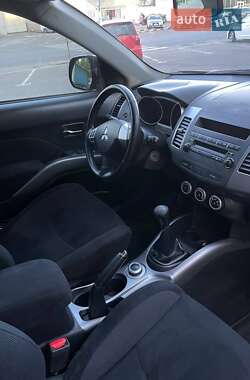 Внедорожник / Кроссовер Mitsubishi Outlander XL 2009 в 