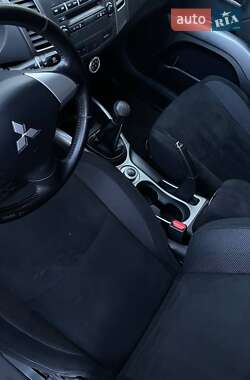 Внедорожник / Кроссовер Mitsubishi Outlander XL 2009 в 