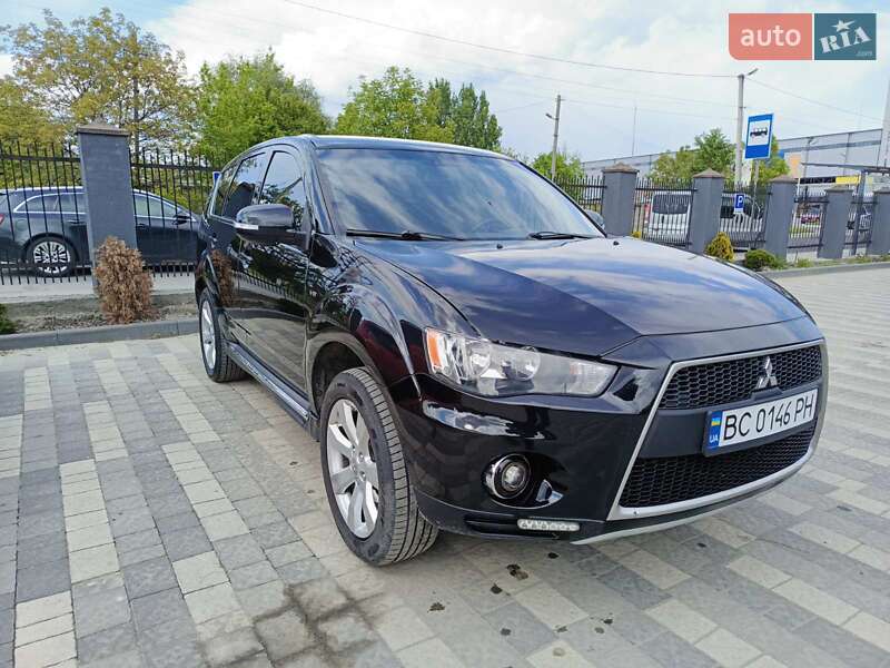Внедорожник / Кроссовер Mitsubishi Outlander XL 2011 в 