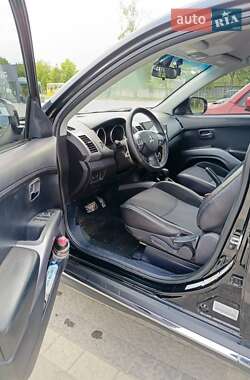 Внедорожник / Кроссовер Mitsubishi Outlander XL 2011 в 