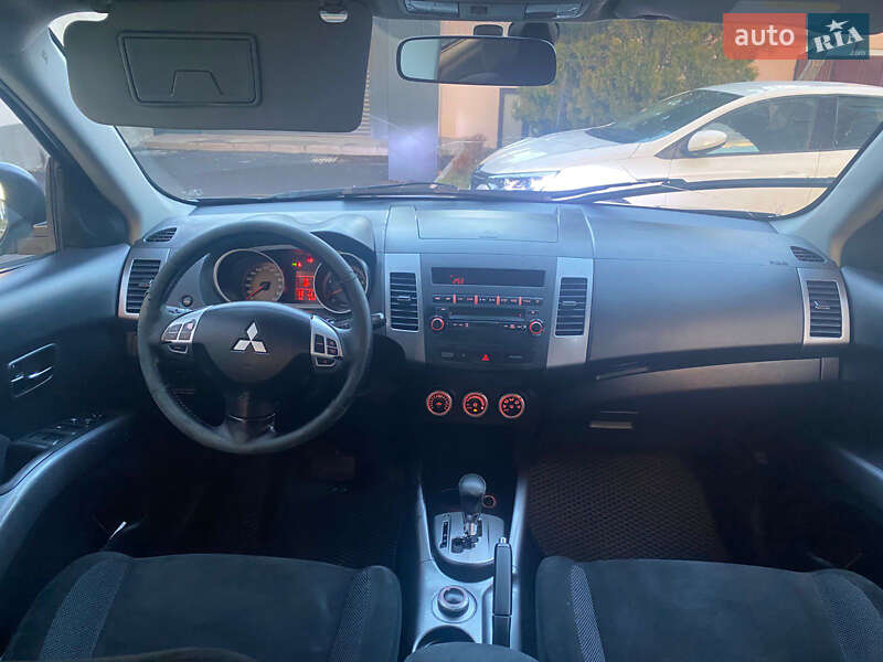 Позашляховик / Кросовер Mitsubishi Outlander XL 2008 в Одесі