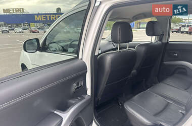 Внедорожник / Кроссовер Mitsubishi Outlander XL 2010 в 