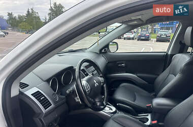 Внедорожник / Кроссовер Mitsubishi Outlander XL 2010 в 