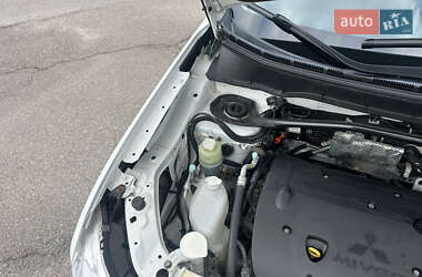 Внедорожник / Кроссовер Mitsubishi Outlander XL 2010 в 