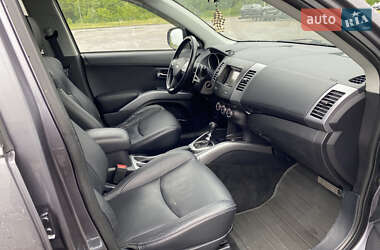 Внедорожник / Кроссовер Mitsubishi Outlander XL 2009 в 
