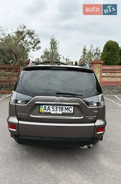 Внедорожник / Кроссовер Mitsubishi Outlander XL 2012 в 