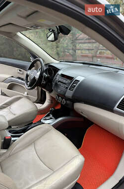 Внедорожник / Кроссовер Mitsubishi Outlander XL 2012 в 